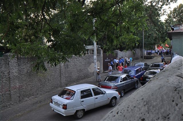 В Херсоне подрались из-за Фарион (Фото. Видео) В Херсоне подрались из-за Фарион (Фото. Видео)