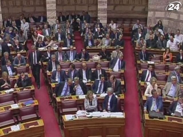 У Греції скоротили 4 тисячі держслужбовців У Греції скоротили 4 тисячі держслужбовців