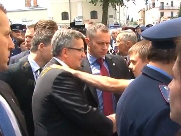 Родные виновника "яичного инцидента" с Коморовским говорят, что парень исчез Родные виновника "яичного инцидента" с Коморовским говорят, что парень исчез