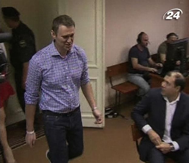 Российского оппозиционера Навального приговорили к 5 годам Российского оппозиционера Навального приговорили к 5 годам