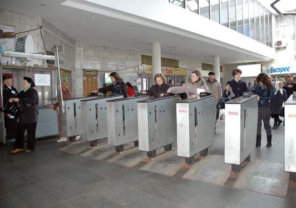Проїзд у київському метро подорожчає, ймовірно, до чотирьох гривень 