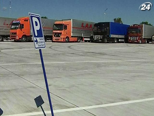 Правительство обещает дальнобойщикам удвоить количество паркингов для грузовиков Правительство обещает дальнобойщикам удвоить количество паркингов для грузовиков