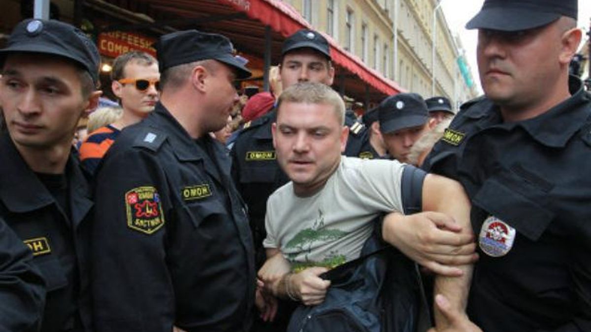 В Санкт-Петербурге задержали 40 человек на несанкционированной акции протеста В Санкт-Петербурге задержали 40 человек на несанкционированной акции протеста