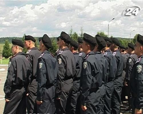 Депутати вимагають розробити закон про "поліцію єврозразка" Депутати вимагають розробити закон про "поліцію єврозразка"