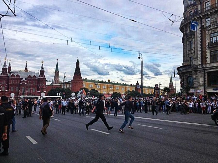 В Москве во время акции в поддержку осужденного Навального задержали 209 человек (Фото) В Москве во время акции в поддержку осужденного Навального задержали 209 человек (Фото)