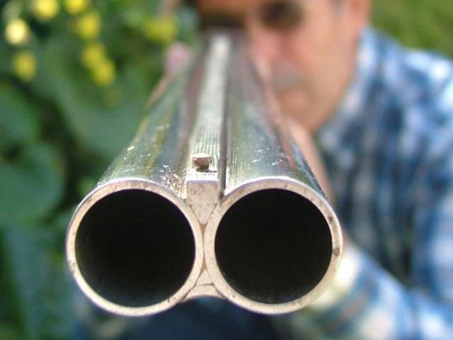 У Криму розшукують депутата, який з рушниці вистрілив у голову сусідові У Криму розшукують депутата, який з рушниці вистрілив у голову сусідові