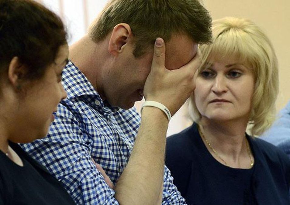 Путин может помиловать Навального, - пресс-секретарь Президента РФ Путин может помиловать Навального, - пресс-секретарь Президента РФ