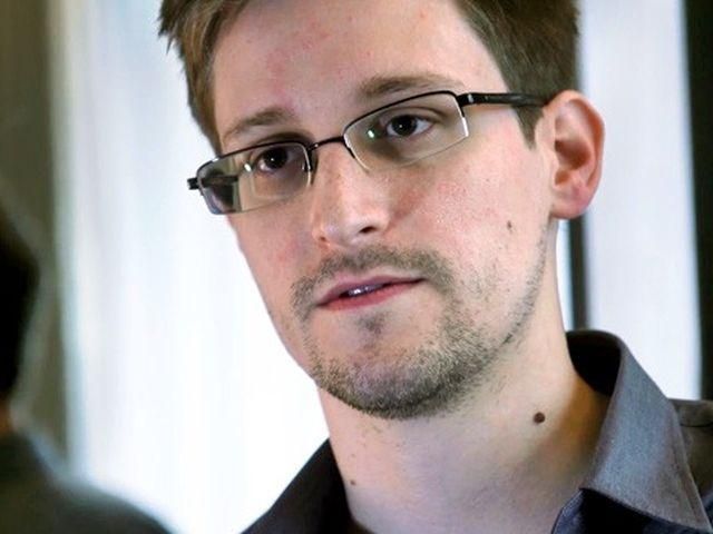 У Кремлі не проти розглянути прохання Сноудена про російське громадянство У Кремлі не проти розглянути прохання Сноудена про російське громадянство