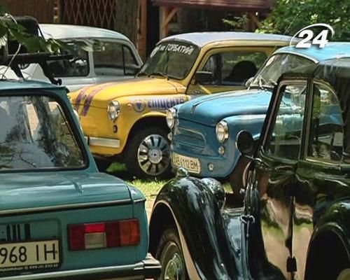 До Львова з'їхалися "горбаті "Запорожці" з 4 країн До Львова з'їхалися "горбаті "Запорожці" з 4 країн