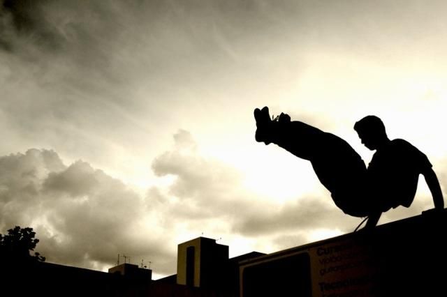 В Харькове 16-летний паркурист сломал позвоночник во время тренировок В Харькове 16-летний паркурист сломал позвоночник во время тренировок