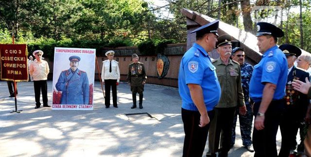 Депутат крымского парламента обвинил коммуниста в пропаганде сталинизма Депутат крымского парламента обвинил коммуниста в пропаганде сталинизма