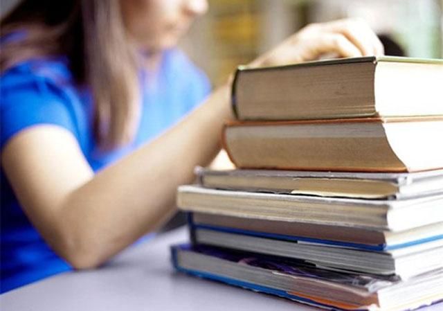 У сфері освіти більшість людей незадоволені вимаганням коштів чи їх недостачею У сфері освіти більшість людей незадоволені вимаганням коштів чи їх недостачею