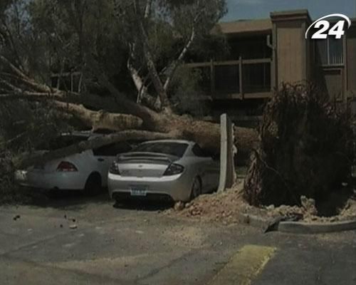 Лас-Вегас потерпає від повеней, тисячі будинків без світла Лас-Вегас потерпає від повеней, тисячі будинків без світла
