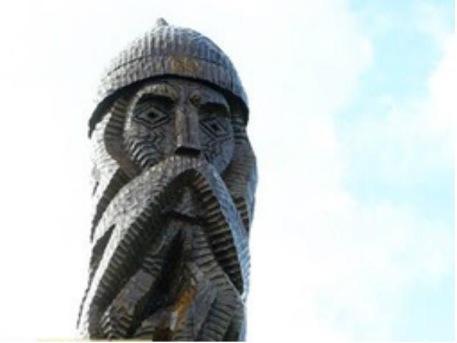 У столиці знову встановили пам'ятник Перуну У столиці знову встановили пам'ятник Перуну