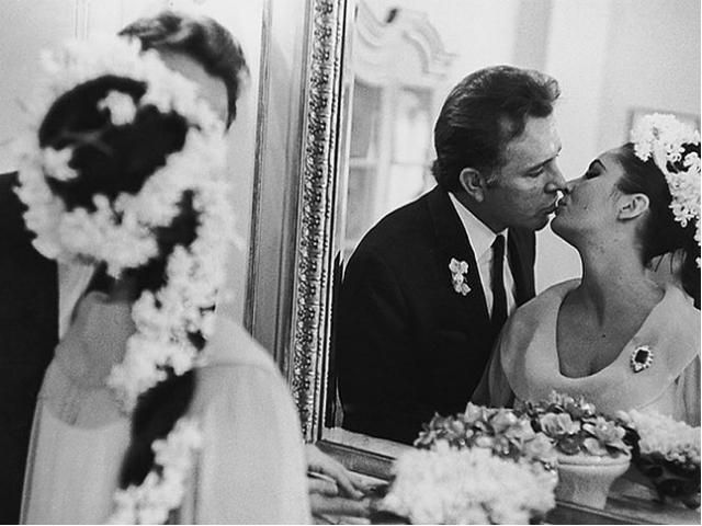 Из сериала об Элизабет Тейлор вырезали нецензурные выражения Из сериала об Элизабет Тейлор вырезали нецензурные выражения