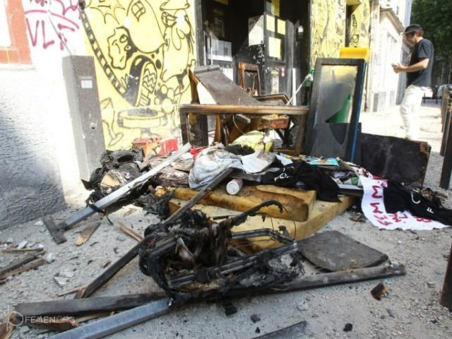 FEMEN розповіли нові подробиці пожежі у паризькій тренувальній базі FEMEN розповіли нові подробиці пожежі у паризькій тренувальній базі