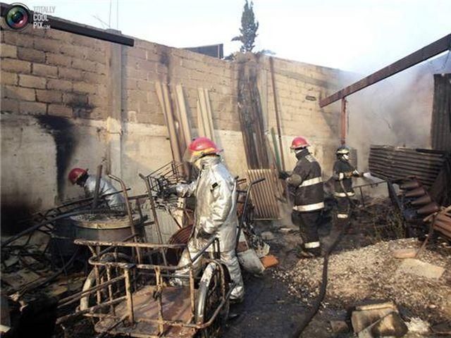 Взрыв на нефтепроводе в Мексике ранил 6 человек Взрыв на нефтепроводе в Мексике ранил 6 человек