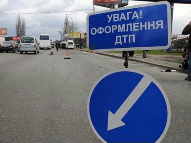В аварії на Львівщині 1 людина загинула і 10 постраждали 