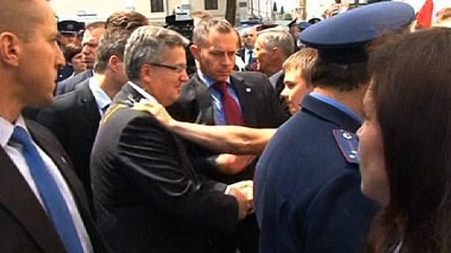 Виновник "яичного инцидента" с Коморовским получил год условно Виновник "яичного инцидента" с Коморовским получил год условно