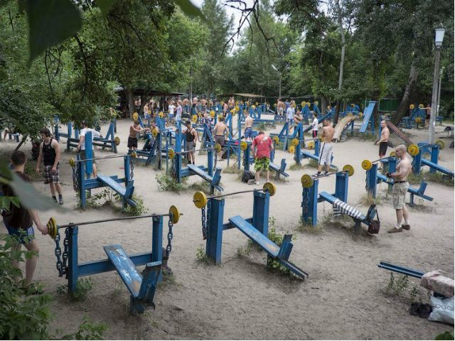"Найсуворіше" тренажерне містечко в київському Гідропарку "Найсуворіше" тренажерне містечко в київському Гідропарку