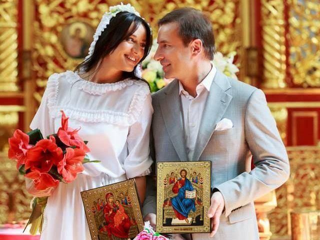 Коновалюк обвенчался со своей молодой женой (Фото) Коновалюк обвенчался со своей молодой женой (Фото)
