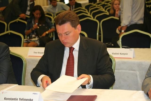 Заступник міністра носить годинник за 47 тисяч доларів (Фото) Заступник міністра носить годинник за 47 тисяч доларів (Фото)