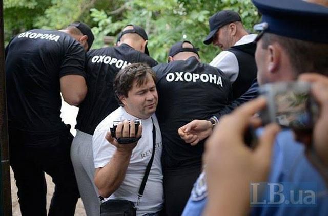 Міліція затримала свободівця, що брав участь у протесті проти забудови Міліція затримала свободівця, що брав участь у протесті проти забудови