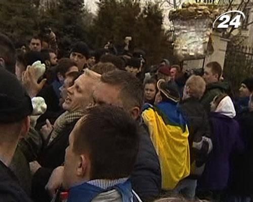 Активістів переслідують за акцію під "Межигір'ям", - "Демальянс"