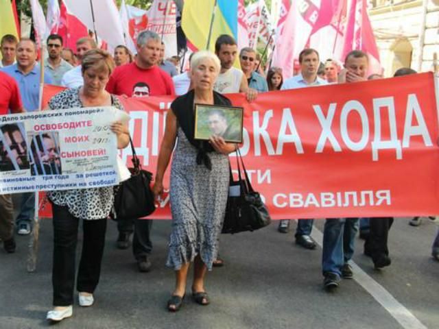 Жители Врадиевки обвинили оппозиционеров и правозащитников в намерении "слить" протест