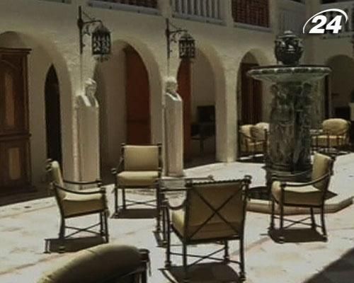 В США на аукцион выставили виллу, где убили дизайнера Версаче В США на аукцион выставили виллу, где убили дизайнера Версаче