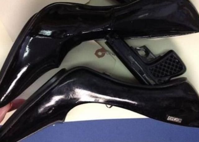 Из-за каблуков в виде оружия женщину не пустили на самолет Из-за каблуков в виде оружия женщину не пустили на самолет