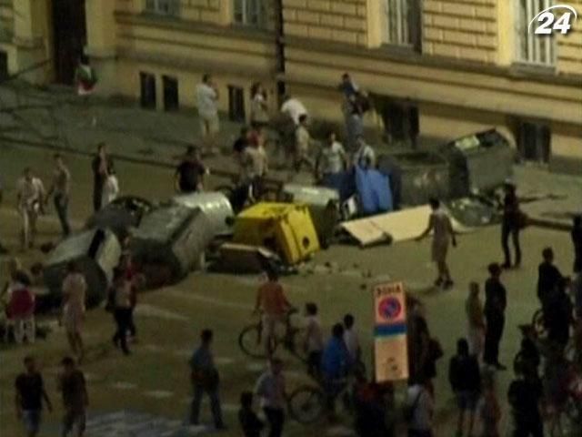Болгарские депутаты воздерживаются от работы во время массовых протестов
