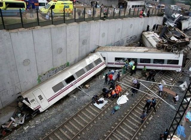 Авария поезда в Испании унесла жизни 77 человек