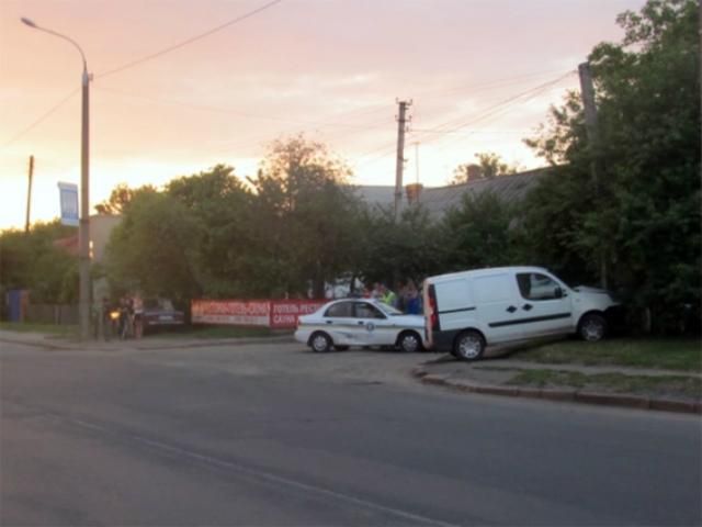 На Волині п’яний водій протаранив машину ДАІ та в'їхав у стовп На Волині п’яний водій протаранив машину ДАІ та в'їхав у стовп