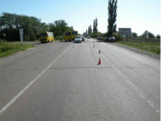 На Миколаївщині легковик врізався у маршрутку На Миколаївщині легковик врізався у маршрутку