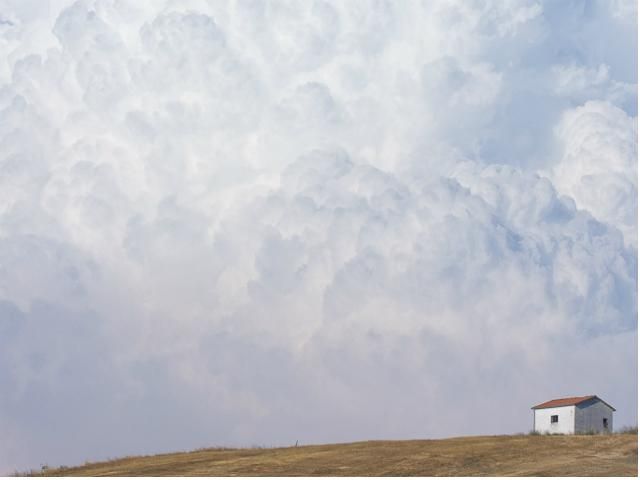 Фотограф снимал дом с одного ракурса и получил разные эффекты Фотограф снимал дом с одного ракурса и получил разные эффекты