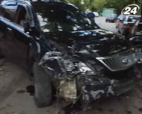 В Одессе водитель "Лексуса" не справился с управлением и повредил 5 автомобилей