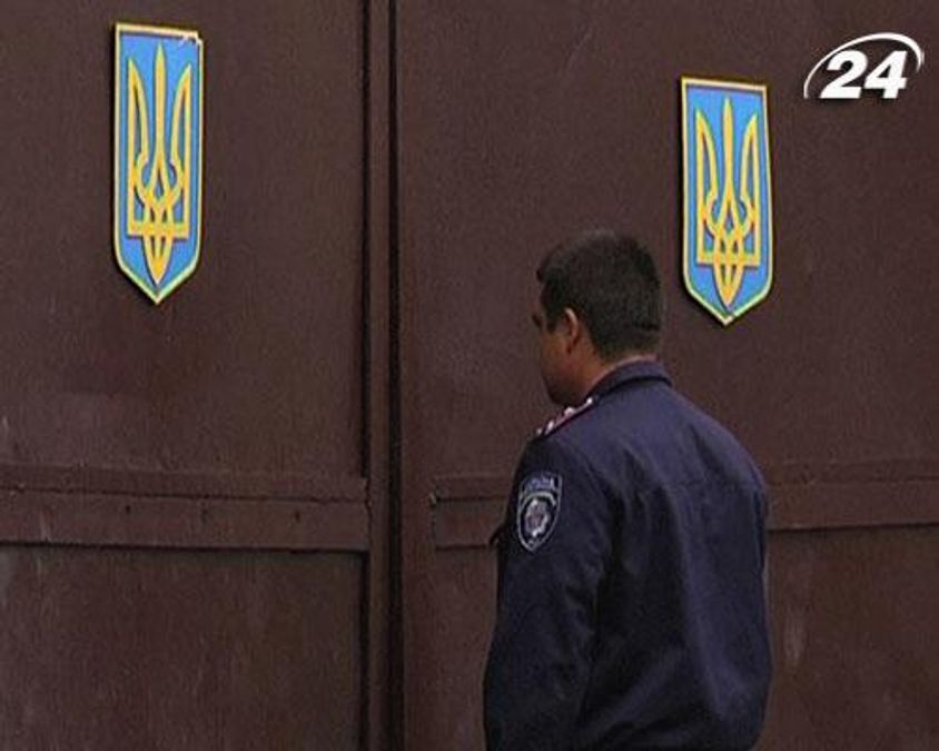 Через події у Врадіївці звільнили 13 міліціонерів, - МВС Через події у Врадіївці звільнили 13 міліціонерів, - МВС