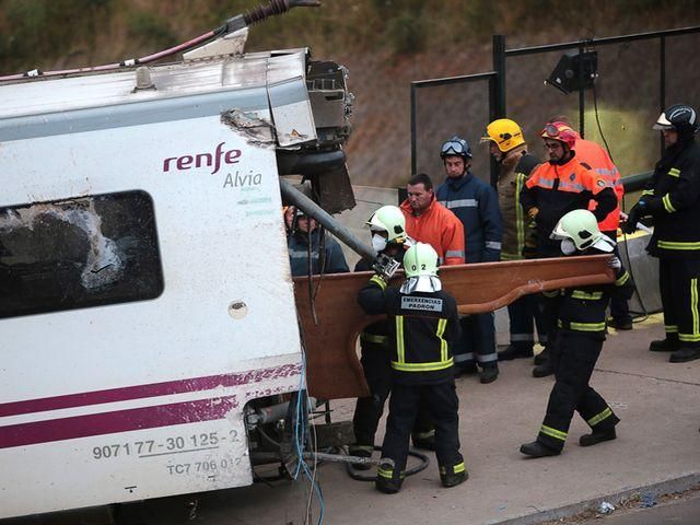 Машиниста разбившегося в Испании поезда поместили под стражу