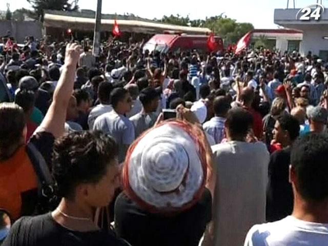 Через загибель опозиційного лідера в Тунісі розгорілися масові акції протесту