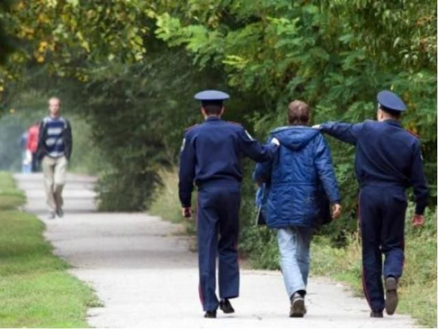 В Киеве начали задерживать участников акции против празднования Крещения Руси В Киеве начали задерживать участников акции против празднования Крещения Руси