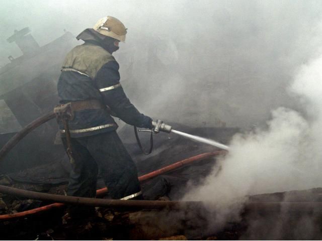 На Киевщине горела автостоянка: огонь уничтожил 5 микроавтобусов На Киевщине горела автостоянка: огонь уничтожил 5 микроавтобусов