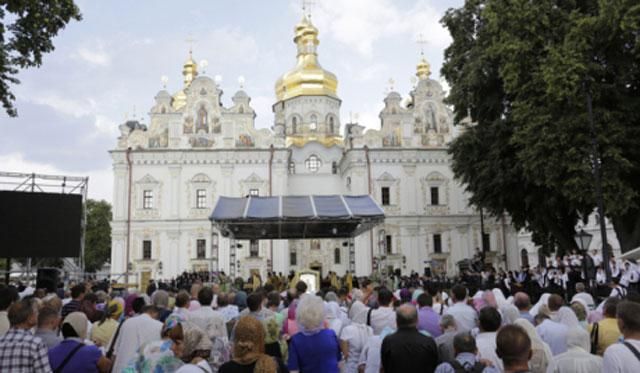 На літургію в Лаврі на честь хрещення Русі прийшло 1,5 тисячі вірян