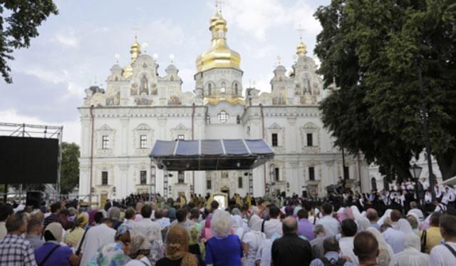 На литургию в Лавре в честь крещения Руси пришло 1,5 тысячи верующих