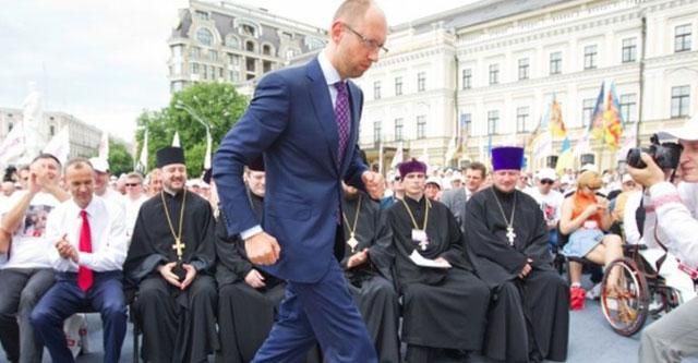 Яценюк посоветовал РПЦ и УПЦ (МП) быть смиреннее