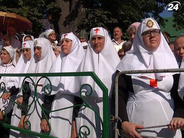 На литургию в Киево-Печерскую лавру попали не все желающие
