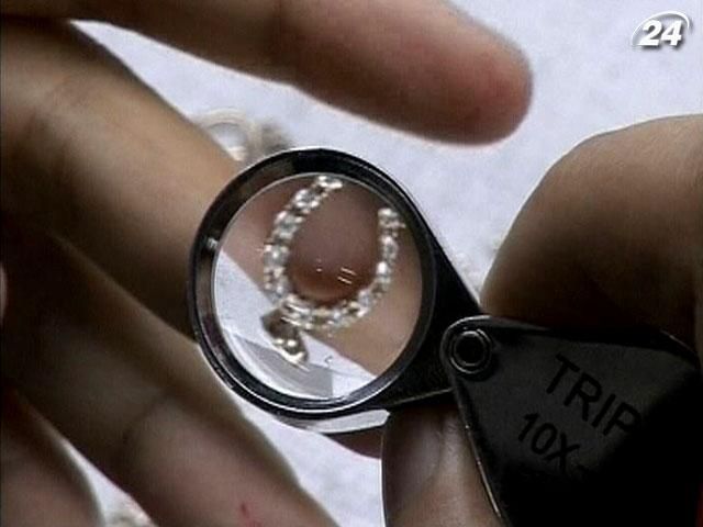 В Каннах вооруженный мужчина украл драгоценности на 53 миллионов долларов В Каннах вооруженный мужчина украл драгоценности на 53 миллионов долларов