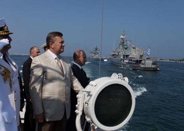 Після Києва Янукович і Путін очолили святкування у Севастополі (Фото) Після Києва Янукович і Путін очолили святкування у Севастополі (Фото)
