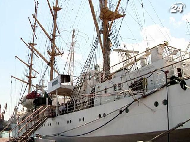 В Одессе размышляют над судьбой легендарного парусника "Дружба" В Одессе размышляют над судьбой легендарного парусника "Дружба"