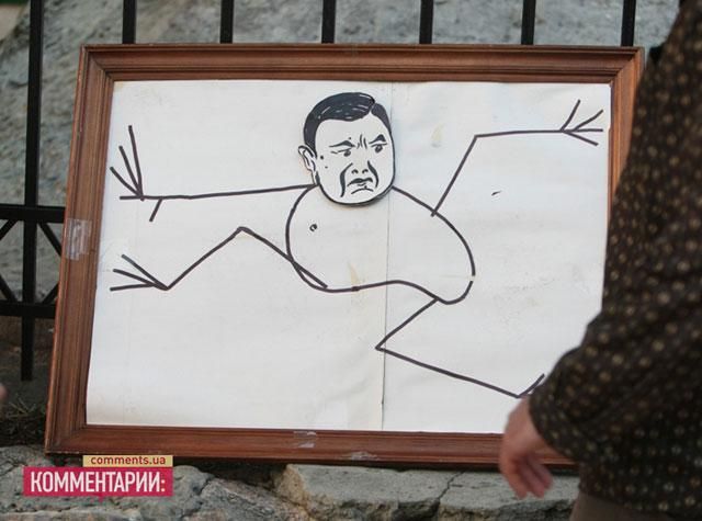 В Киеве торгуют "игрушкой", похожей на Виктора Януковича (Фото)